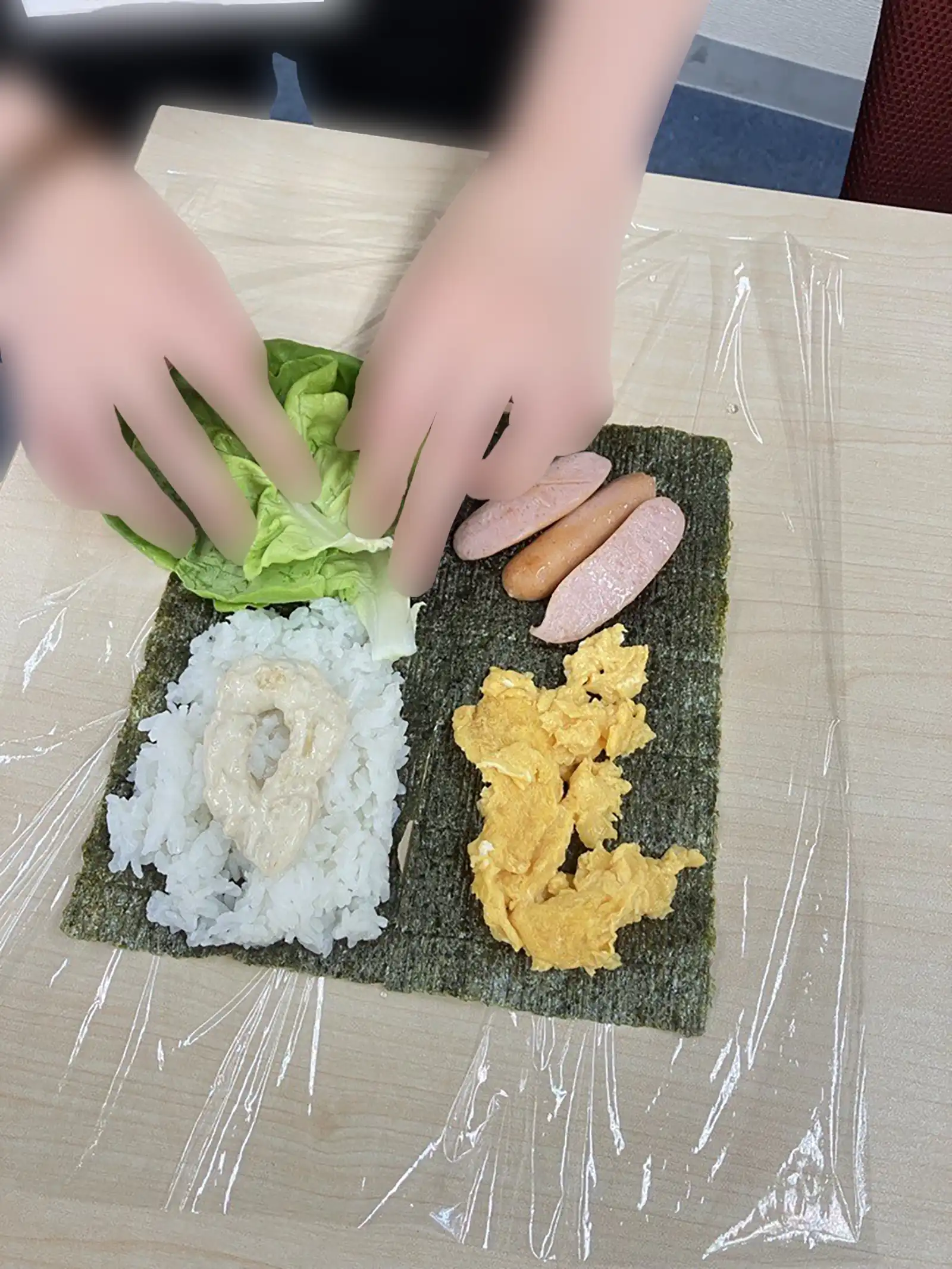 20250524_調理プログラム「おにぎらず」調理中画像3