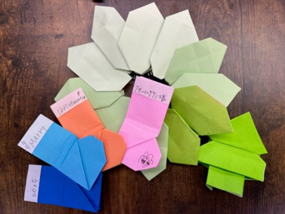 20251113グループワーク「所内装飾品作り」12月装飾品画像