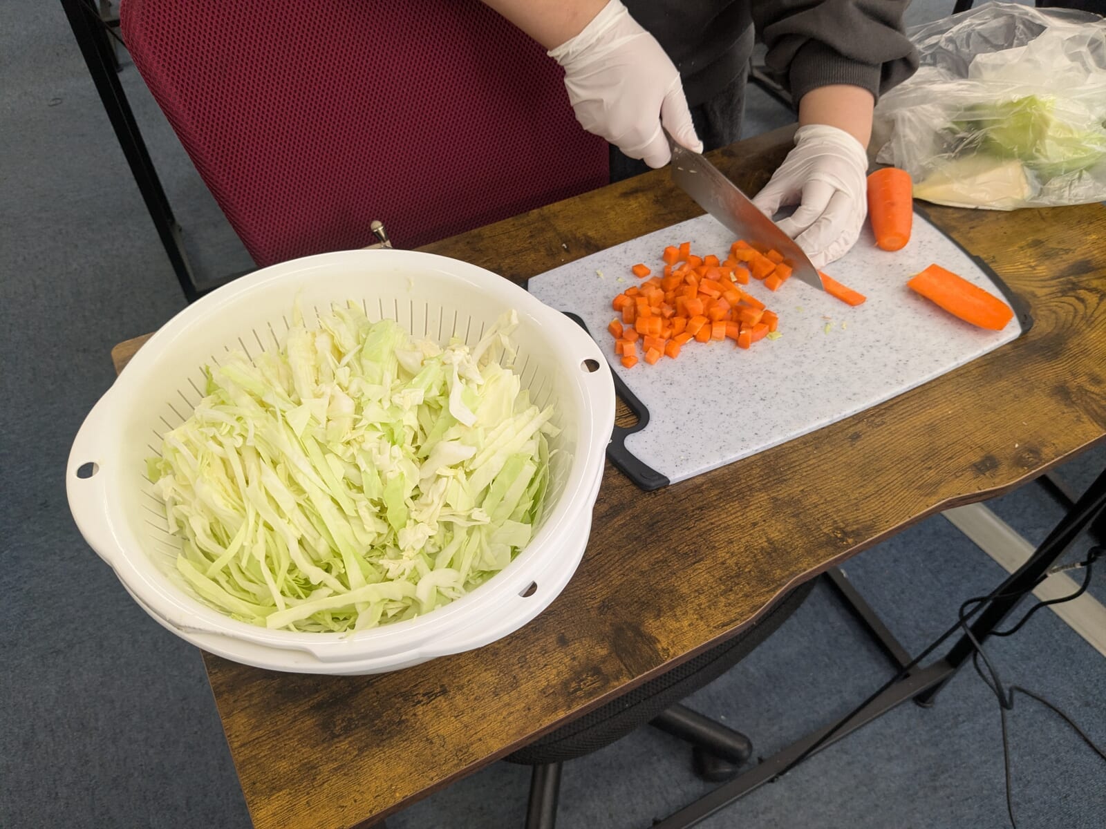 20251129グループワーク「オヤジ料理」野菜調理画像