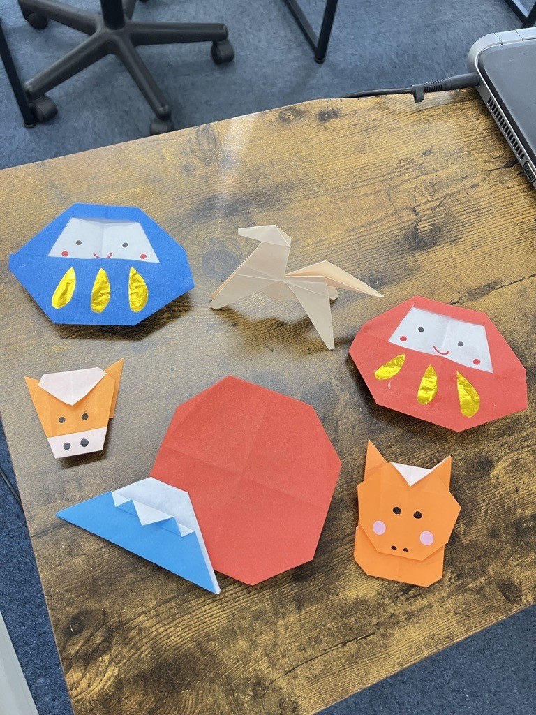 20251204_グループワーク「所内装飾品作り」1月装飾品画像2