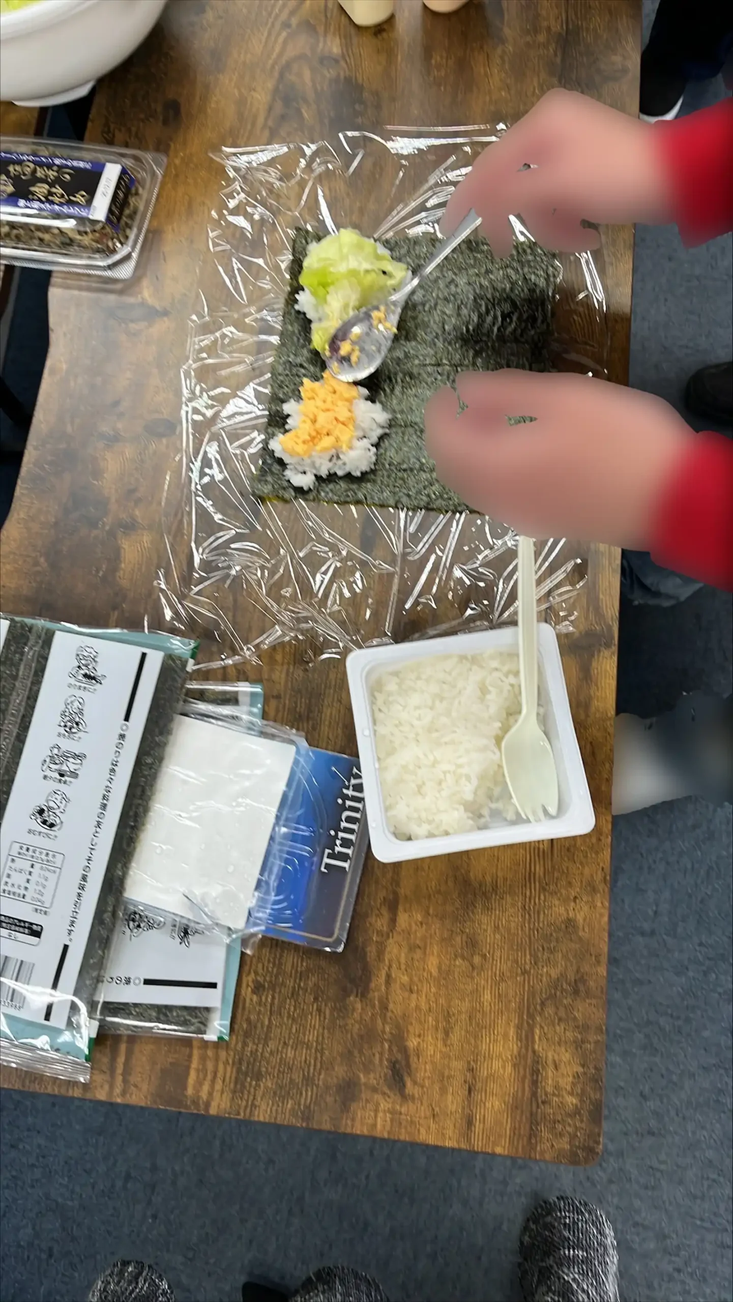 20251213母の日「おにぎらず」調理画像1