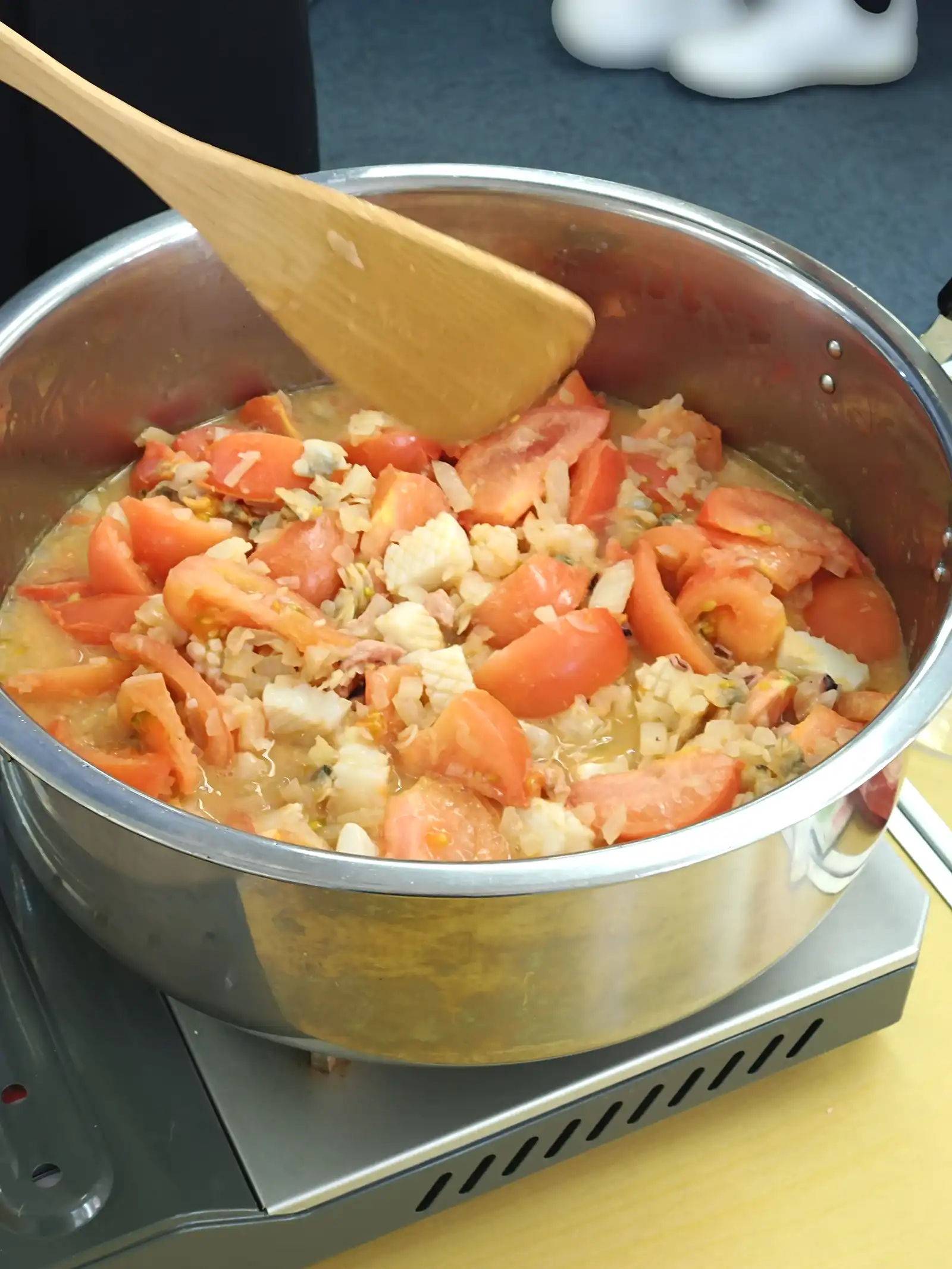 20260110グループワーク「オヤジ料理」簡単ブイヤベース調理画像2