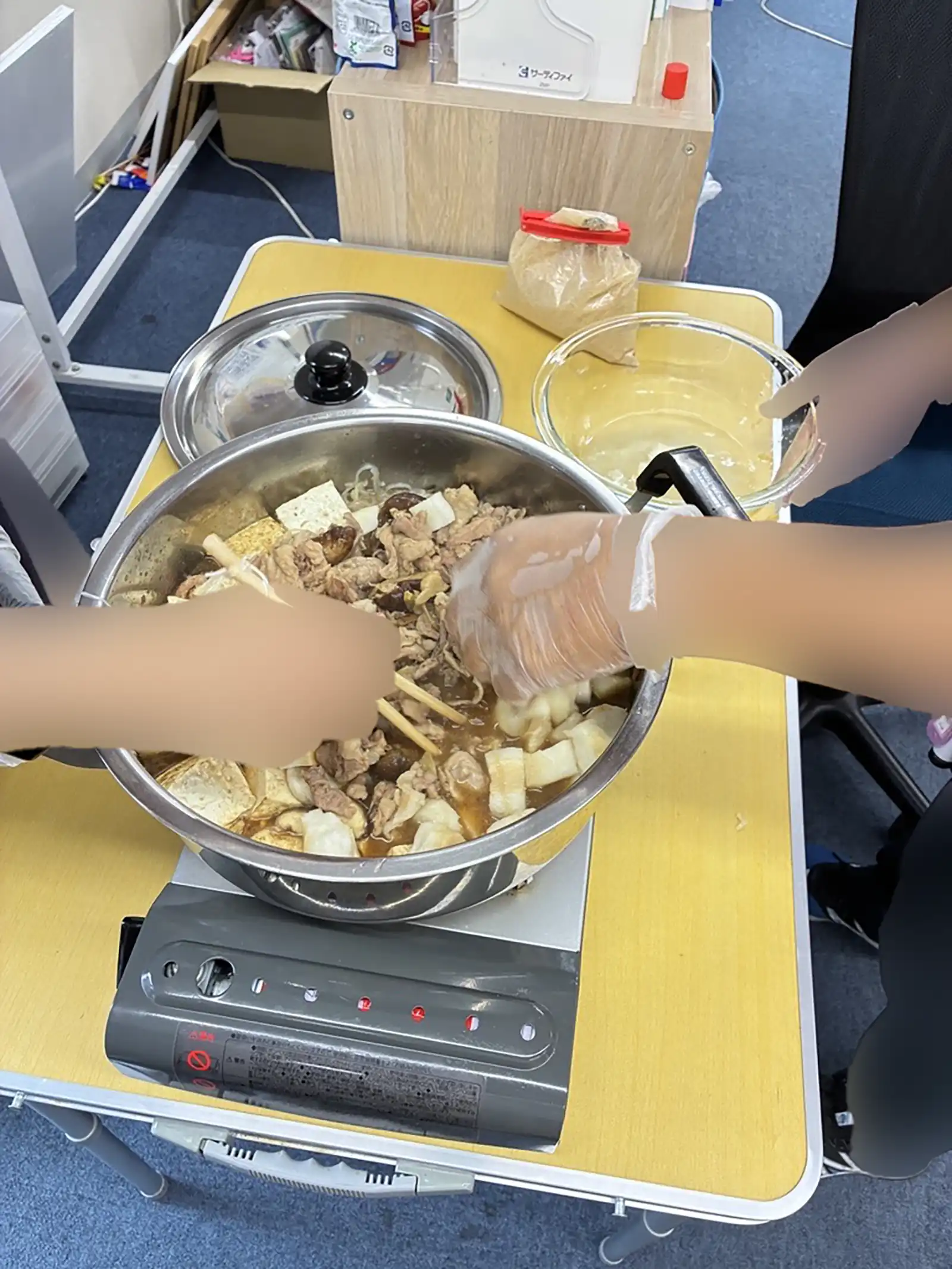 20260919グループワーク「母の日デー」すき焼き丼調理画像