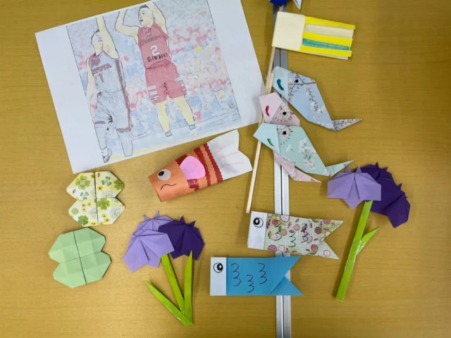 こんにちは😊フォーム竹ノ塚です！
今日のグループワークは5月の装飾品を作ろうでした。
皆さんそれぞれ作りたいものを調べて、ご自身で作成されました✨
とっても上手です…👏
来週は装飾品の入れ替えグループワークがあるので、その時までもう少し増やせればなと思います！
#足立区 
#竹ノ塚 
#福祉