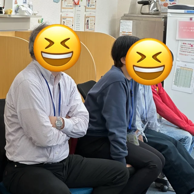 本日はフォームの白井代表によるグループワーク、『就職する前の準備や心構えを知ろう！』。
熱心な皆さんが集まり大盛況でした！。質疑応答も沢山！！😃。
所内各所の装飾は、利用者さん手作りの折り紙達。カワユイ💛。
#足立区 #竹ノ塚 #就労移行 #就労定着 #障害福祉サービス #企業公式つぶやき部